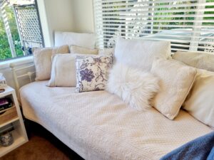 Hypnotherapy couch Hypnotherapy lounger for your session comfort